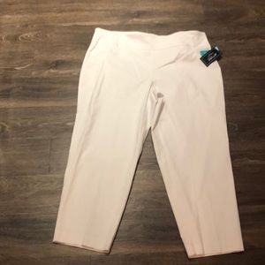 NEW 22W Beautiful and comfortable white pants